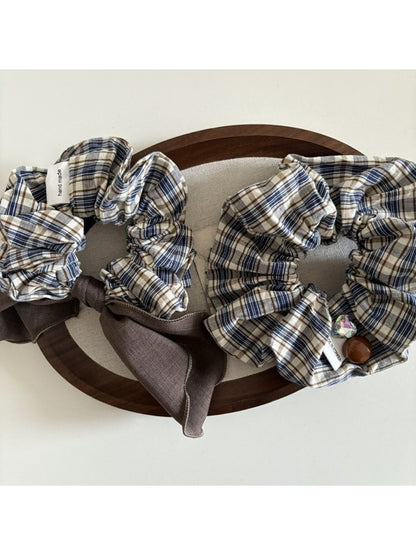 Gifty vintage plaid bow scrunchie styled in a ponytail on a model