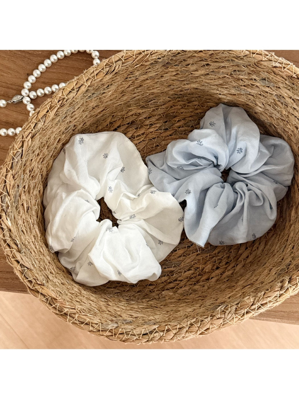 Gifty - Simple Floral Print Polyester Hair Scrunchie