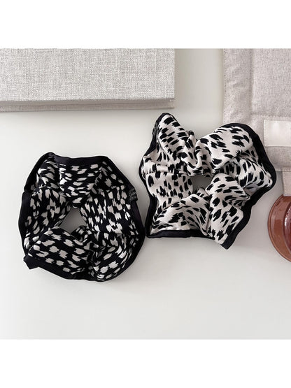 Gifty - Leopard Print Satin Scrunchie Hair Tie