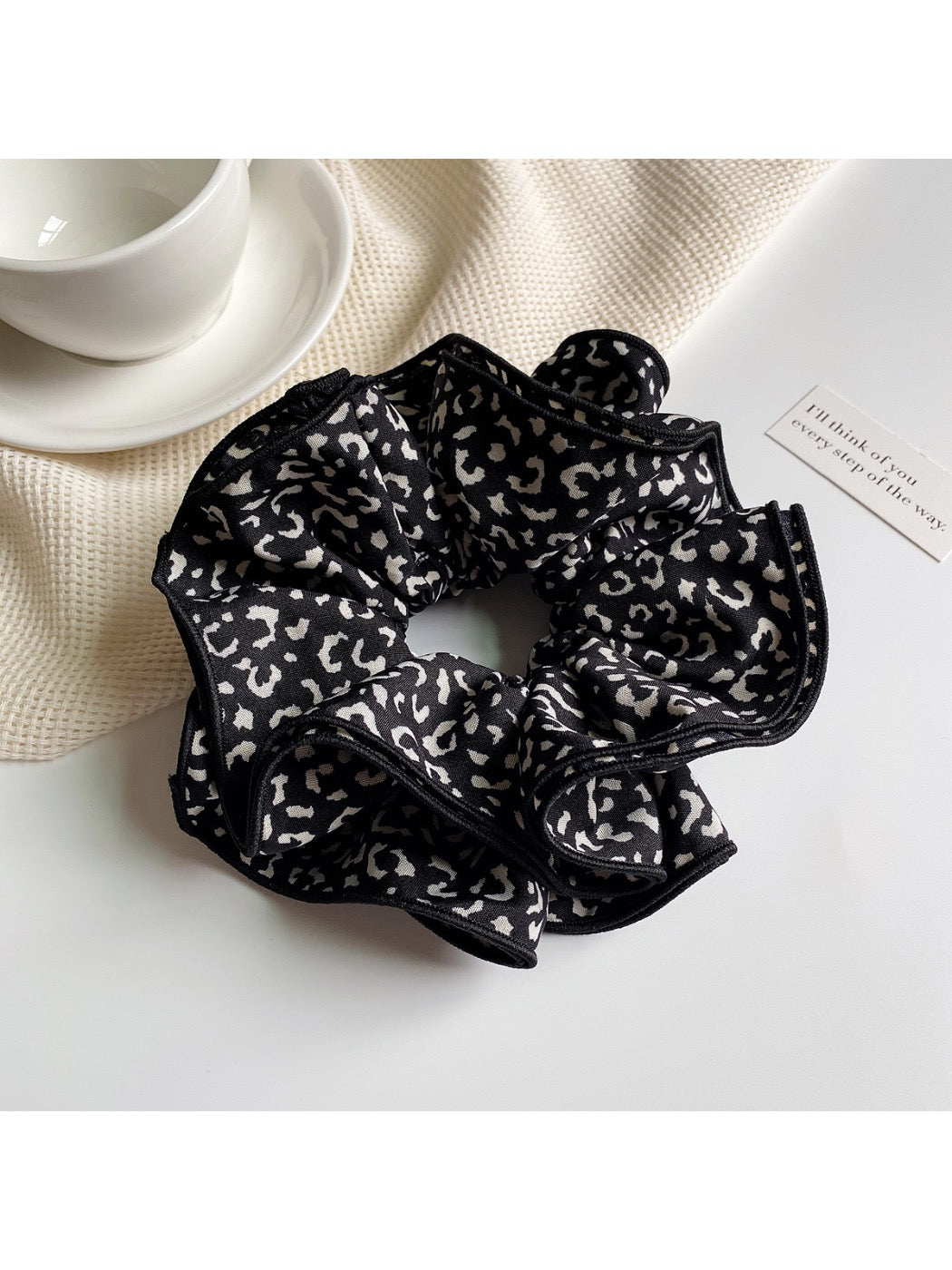 Gifty - Graceful Leopard Print Hair Scrunchies