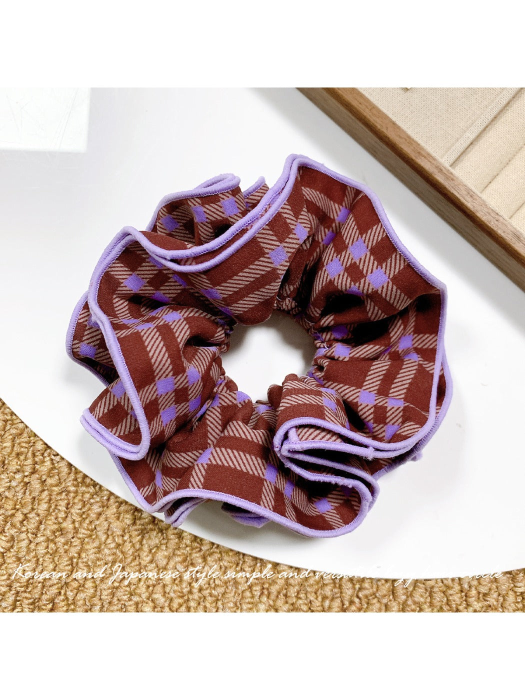 Gifty - Elegant Retro Plaid Scrunchie