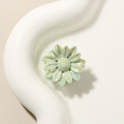 Beau - Minimalist Petal Shape Floral Claw Hair Clip