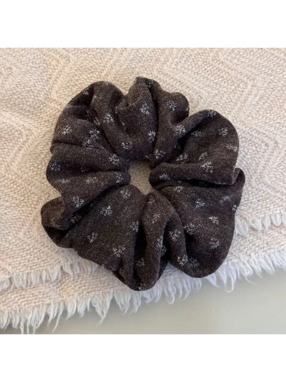Gifty - Floral Knitted Scrunchie Hair Tie