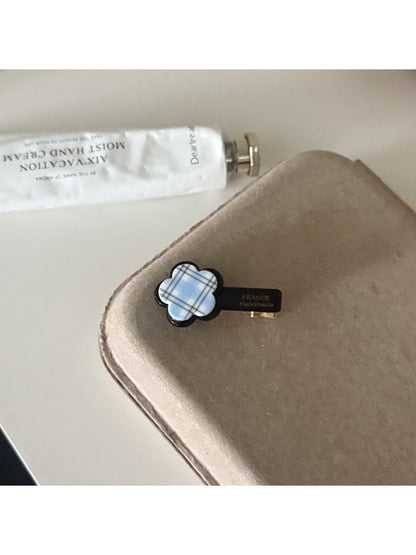 Beau - A Flower Shaped Heart Plaid Hair Clip
