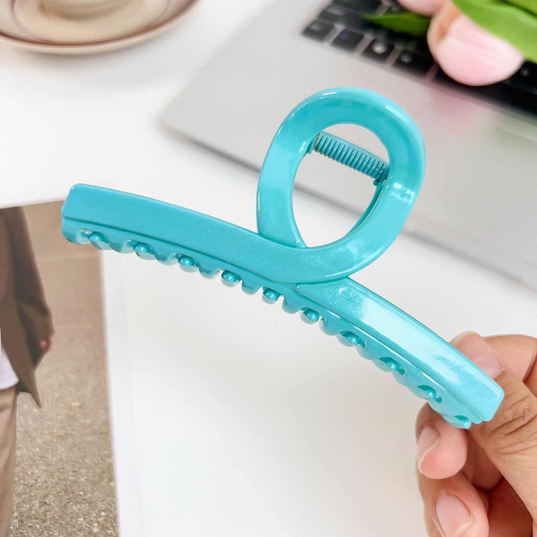 Beau - Geometric Plastic Line Detail Claw Hair Clip