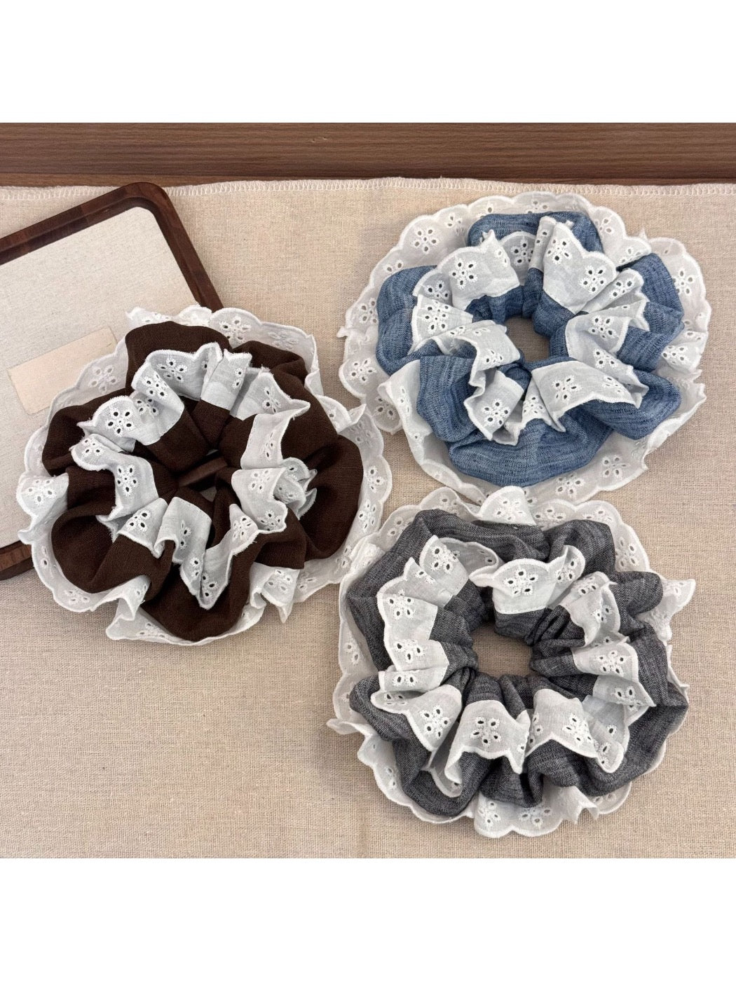 Gifty - Lace Polka Dot Scrunchie