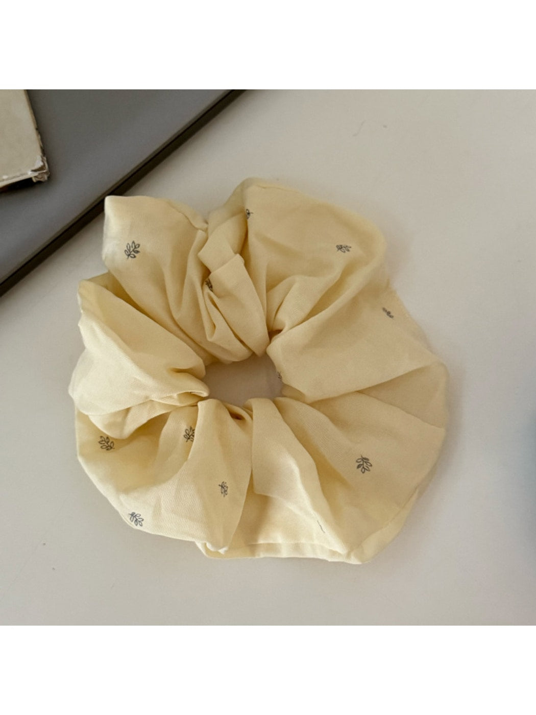Gifty - Simple Floral Print Polyester Hair Scrunchie