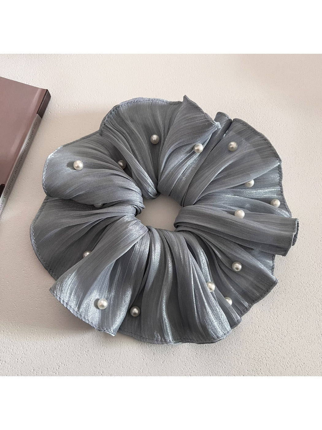 Gifty - Chic Vintage Glowing Scrunchie