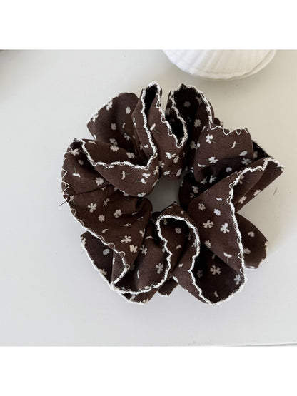 Gifty - Elegant Ditsy Floral Ruched Scrunchie