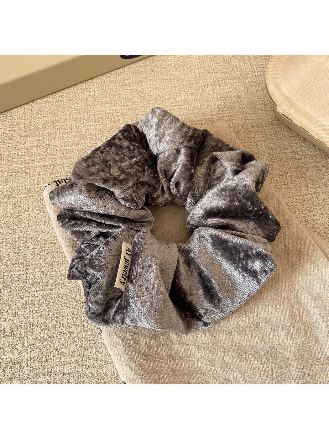 Gifty - Solid Color Plush Scrunchie