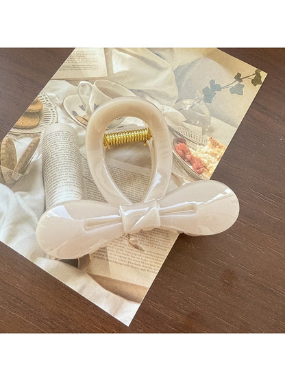 Beau - Cutout Bow Tie Hair Claw Clip