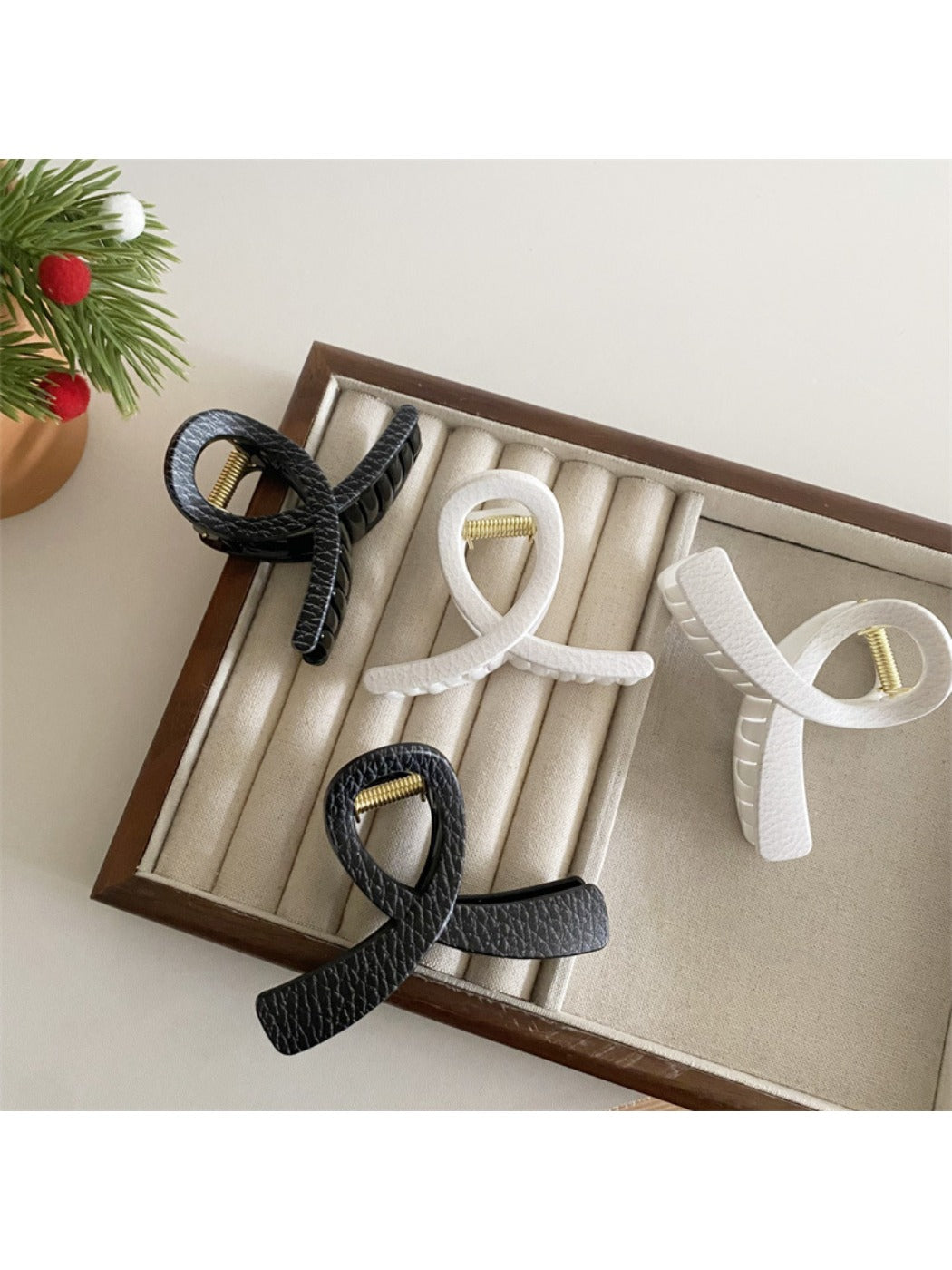 Beau - Black and White Crisscross Hair Claw Clip
