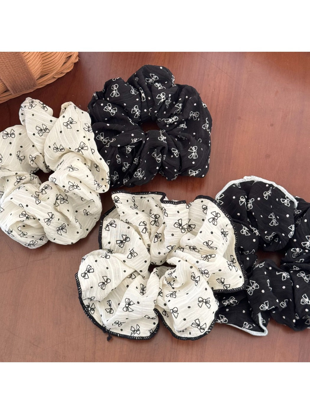 Gifty - Bow Scrunchie Hair Tie