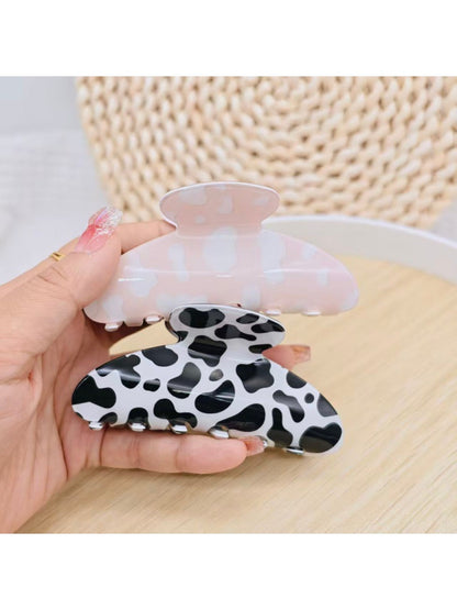 Side view of Beau leopard print claw clip highlighting clip teeth