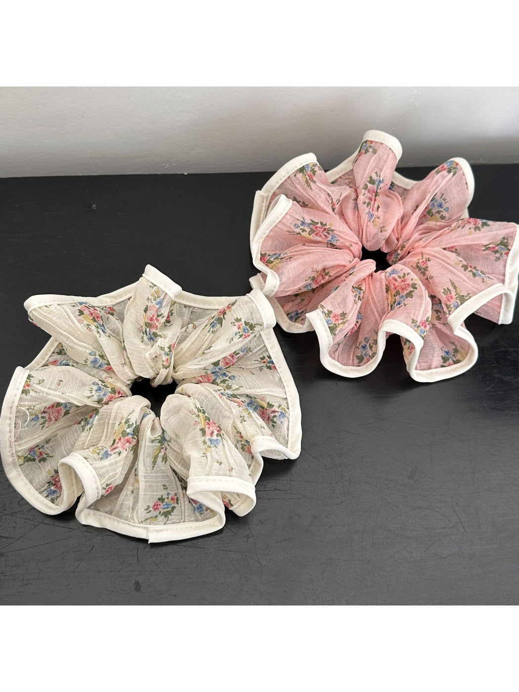 Gifty - Floral Scrunchie Hair Tie for Women