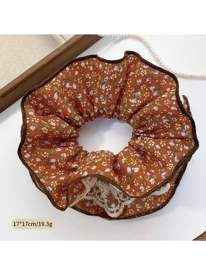 Gifty - Delicate Floral Lace Scrunchie