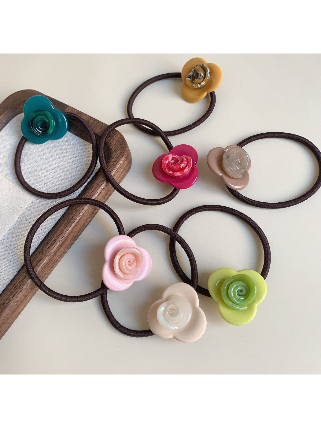 Gifty - Minimalist Floral Hair Tie