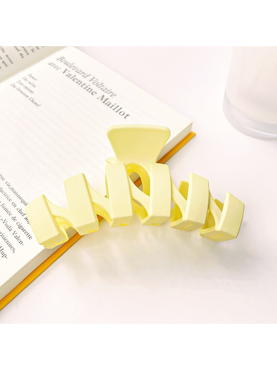 Beau hair claw clip styled in model's hair showcasing wavy design