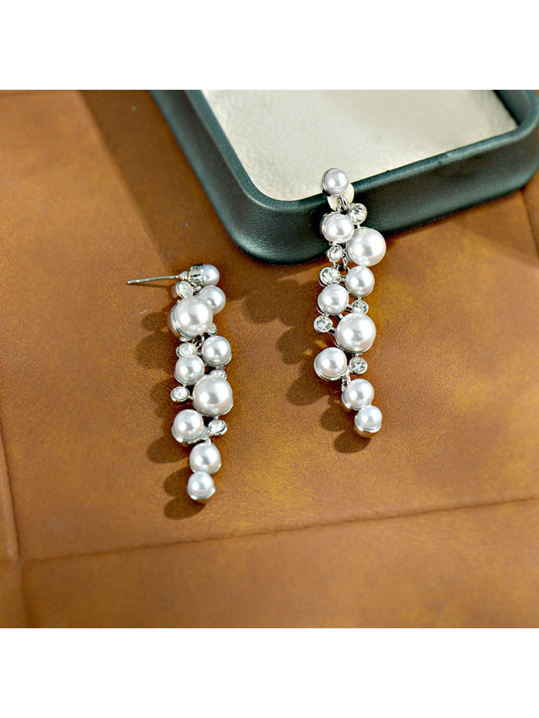 Earedge - Elegant Beaded Drop Earrings