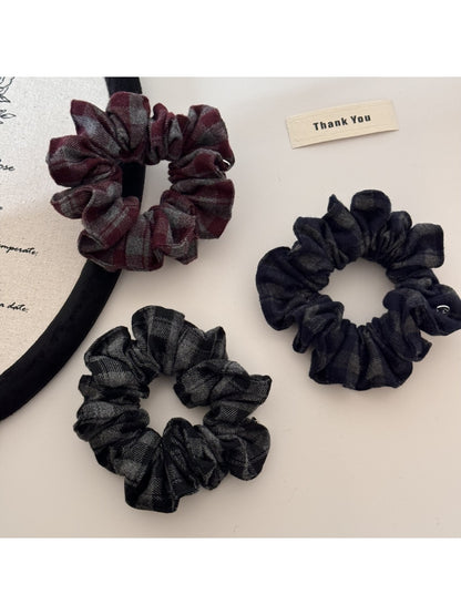Gifty - Floral Bud Plaid Hair Scrunchie