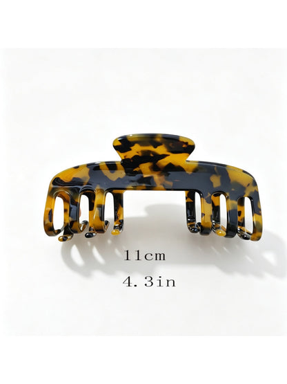 Beau claw clip open, displaying spring hinge and inner teeth