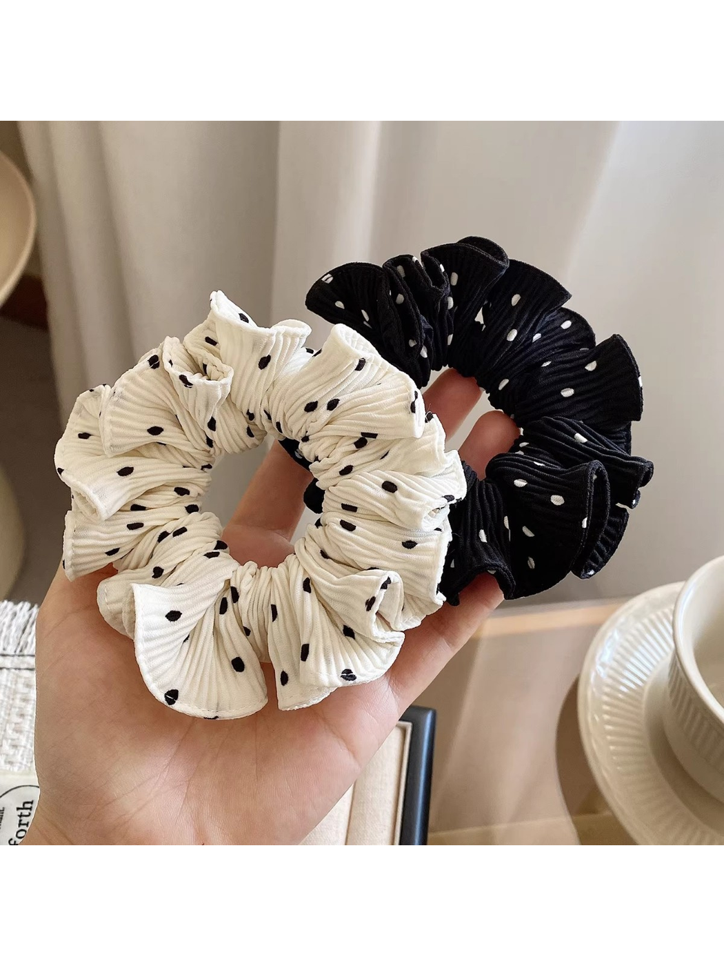 Gifty - Pleated Polka Dot High Stretch Scrunchie