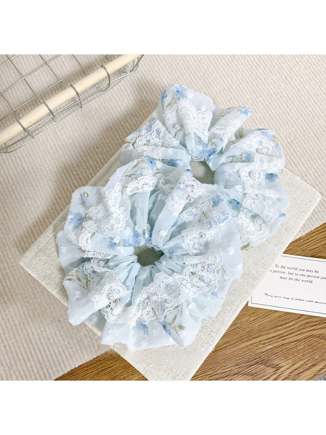 Gifty - Floral Lace Hair Loop