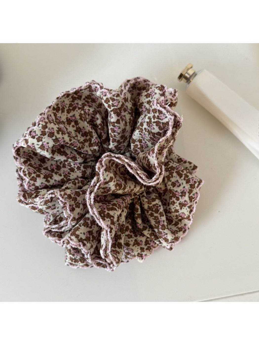 Gifty - Vintage Small Floral Ruffled Scrunchie