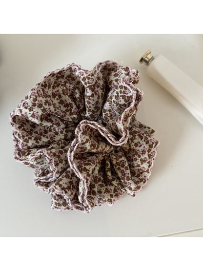 Gifty - Vintage Small Floral Ruffled Scrunchie