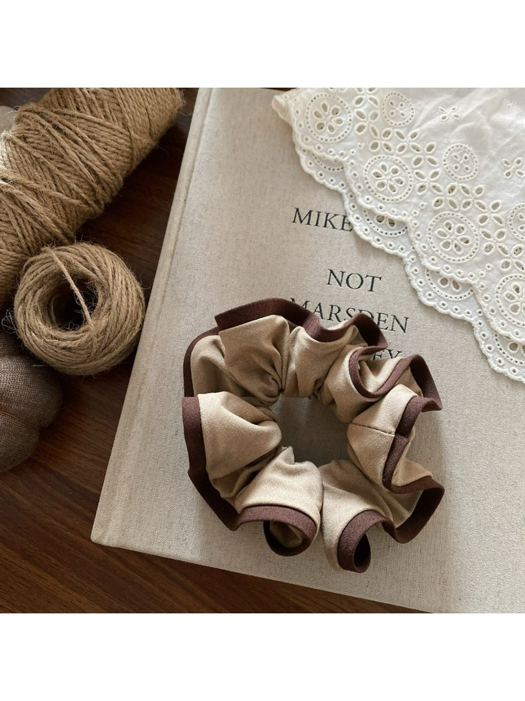 Gifty - Scallop Edge Oversized Hair Tie