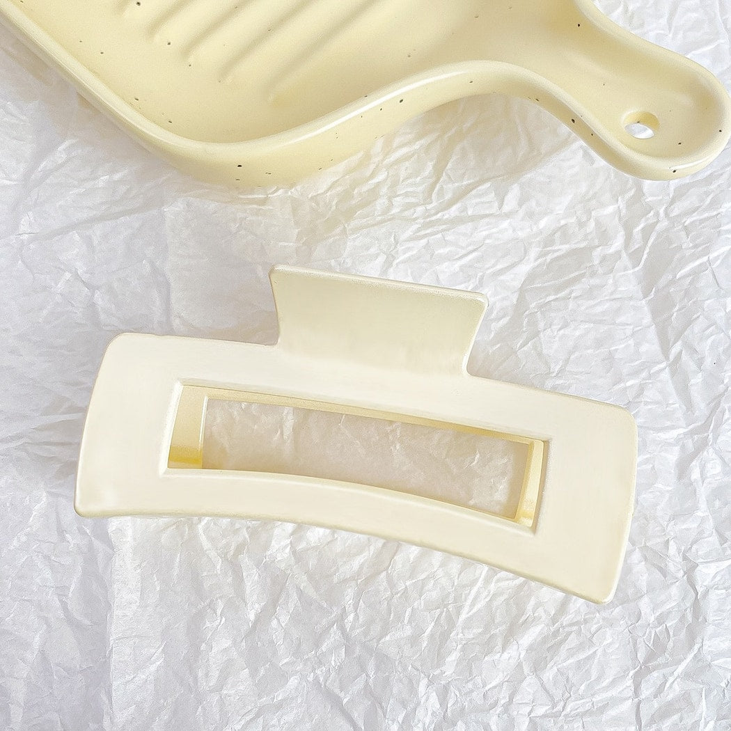 Beau - Geometric Plastic Line Detail Claw Hair Clip
