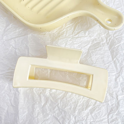 Beau - Geometric Plastic Line Detail Claw Hair Clip