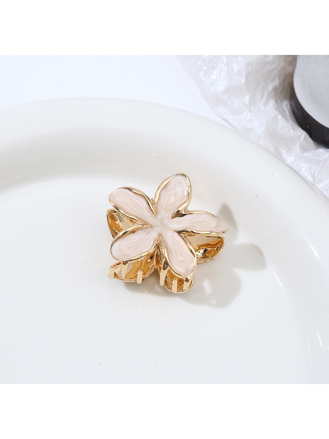 Beau - Flower Petal Alloy Resin Claw Hair Clip