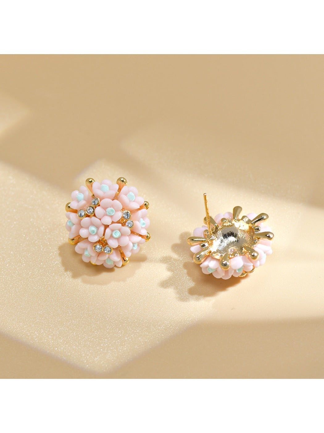 Earedge - Daisy-Shaped Stud Earrings