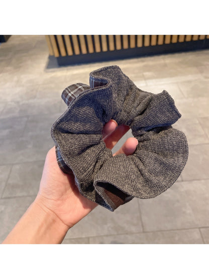 Gifty - Chunky Fall Plaid Scrunchie