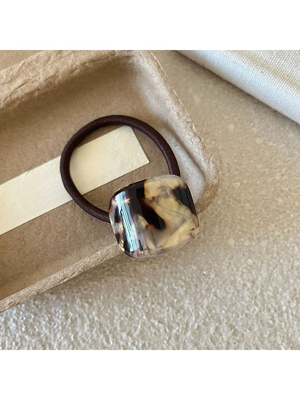 Gifty - Retro Geometric Cube Hair Tie