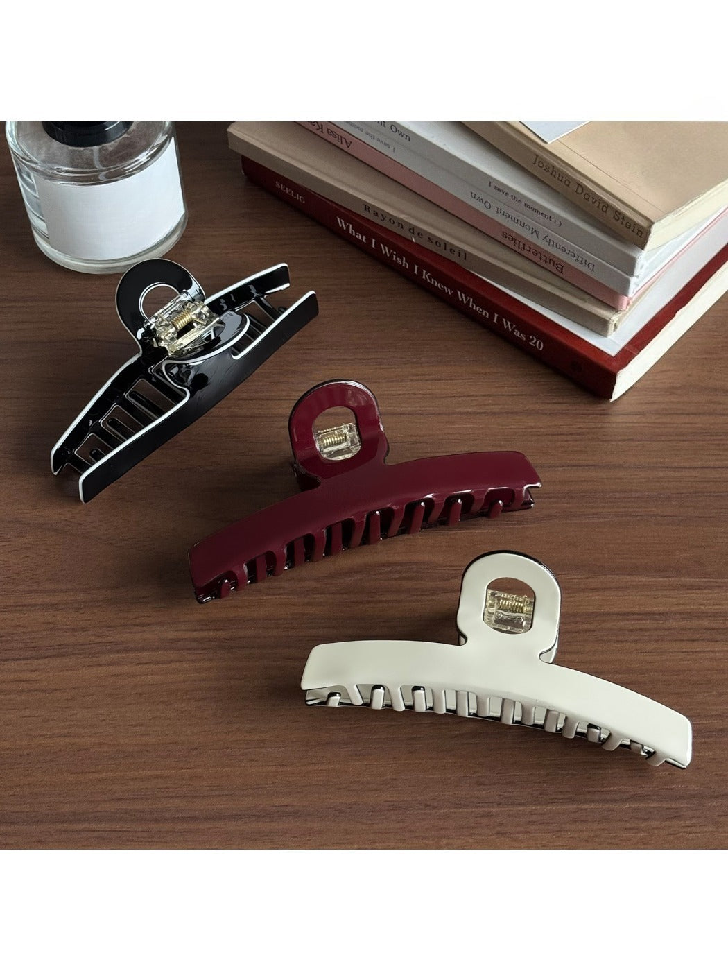 Beau - Geometric Line Acetate Claw Hair Clip