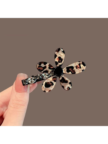 Beau - Elegant Five-Petaled Flower Hair Clip