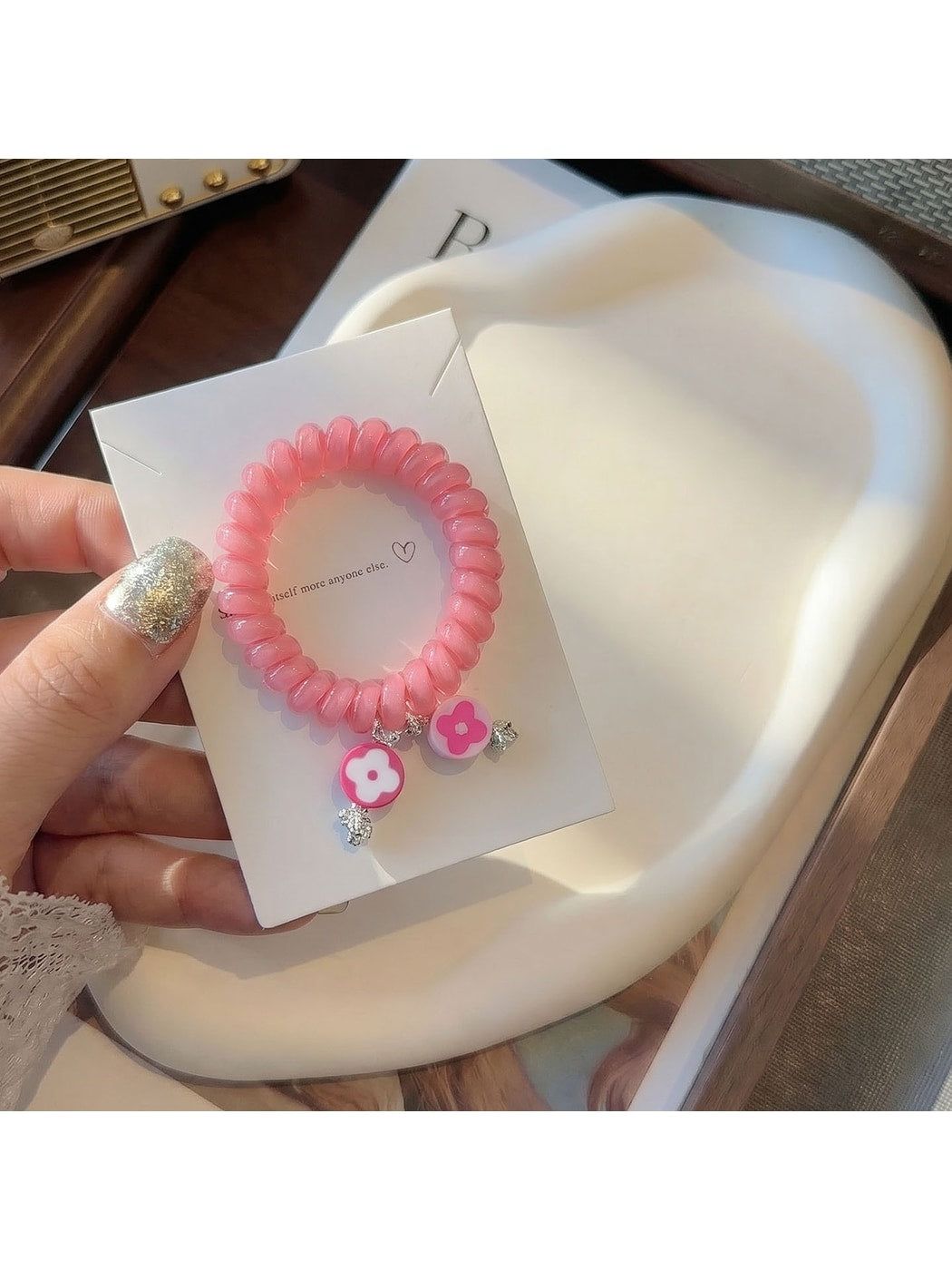 Gifty - Plastic Flower Bead Spiral Hair Tie