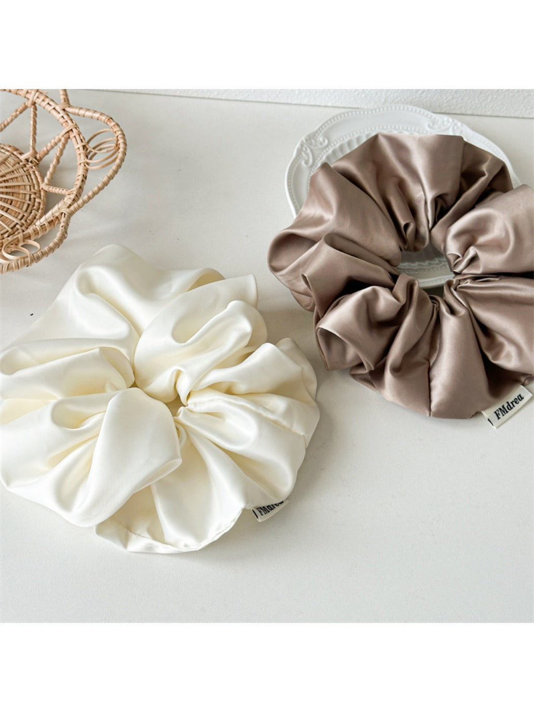 Gifty - Elegant Satin Hair Scrunchie