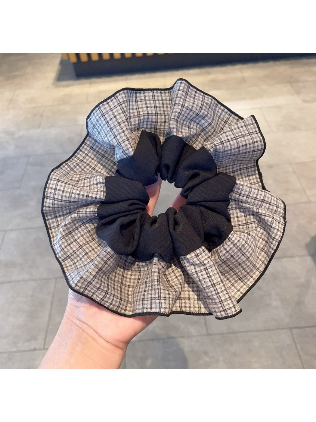 Gifty - Gingham Ruffled Voluminous Scrunchie