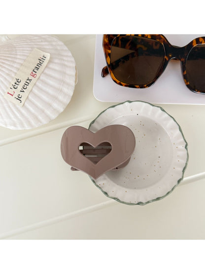 Beau - Heart Cutout Geometric Plastic Claw Clip