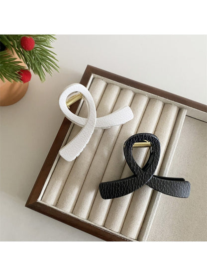 Beau - Black and White Crisscross Hair Claw Clip