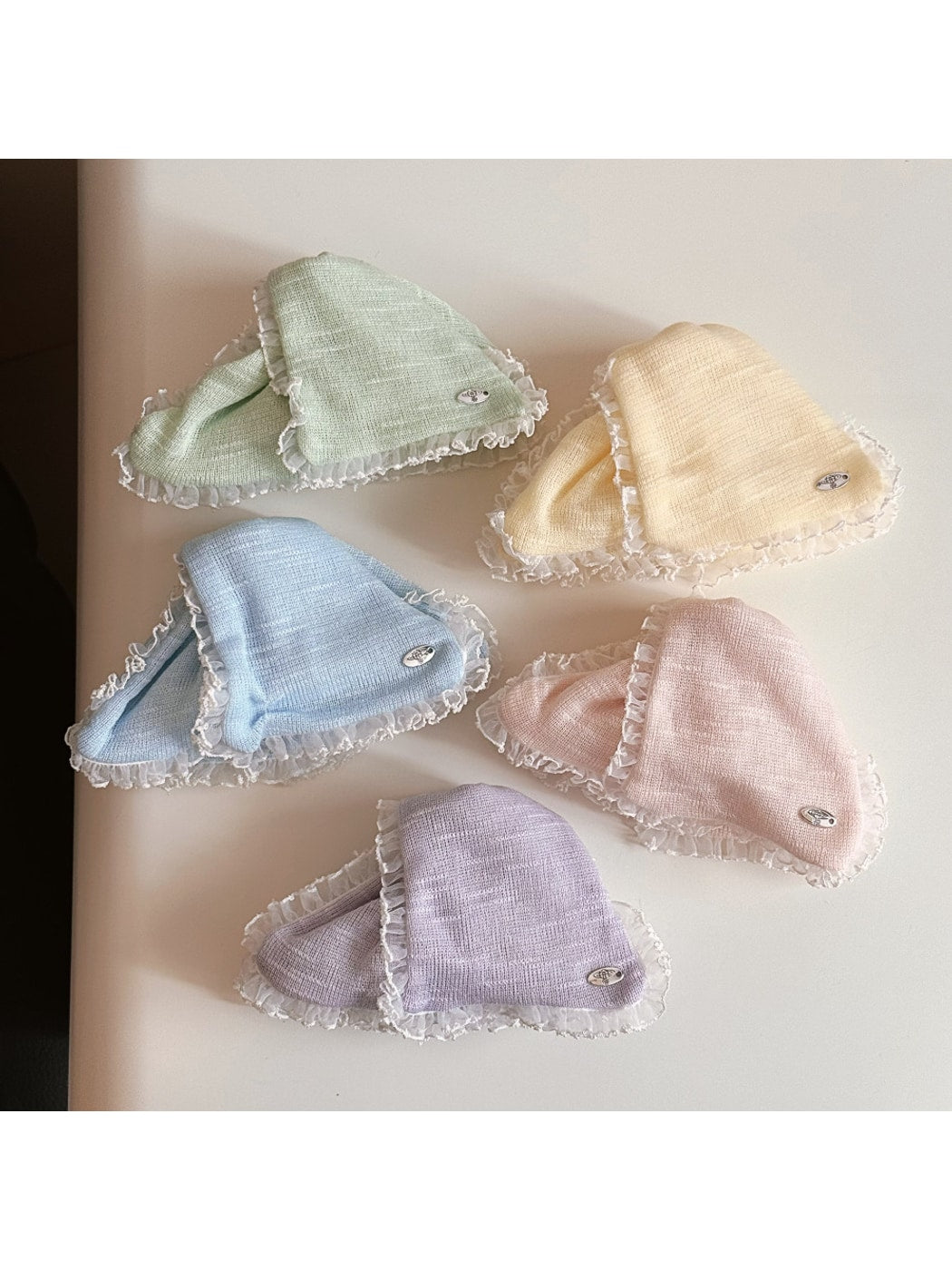 Beau - Sweet Style Triangle Ruffle Edge Claw Clip