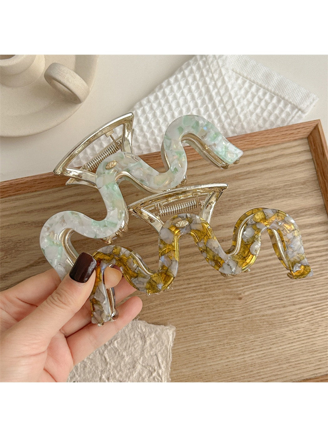 Beau - Acetate Alloy M Shape Statement Claw Clip