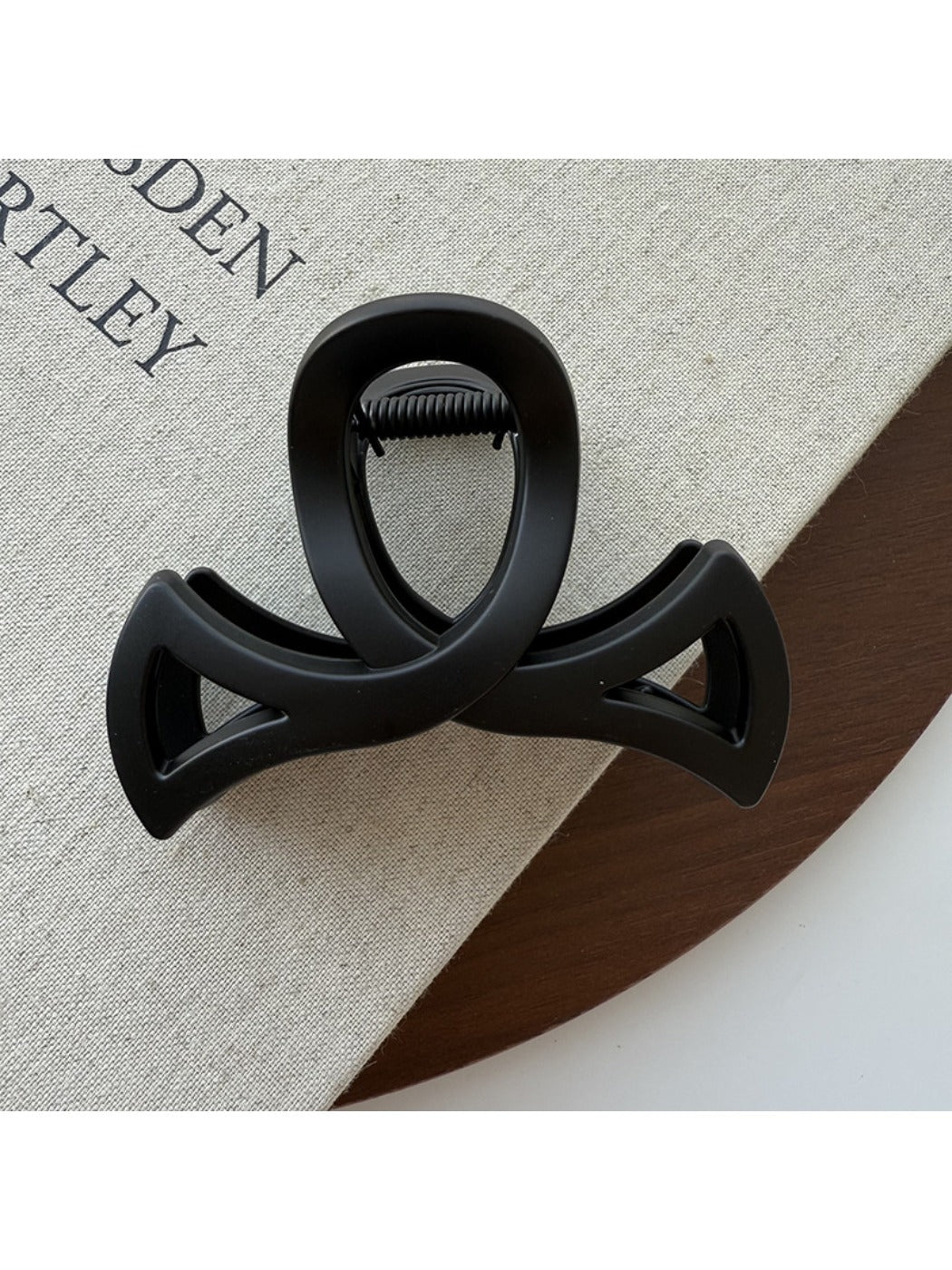 Beau - Minimalist Fork Shaped Hair Claw Clip