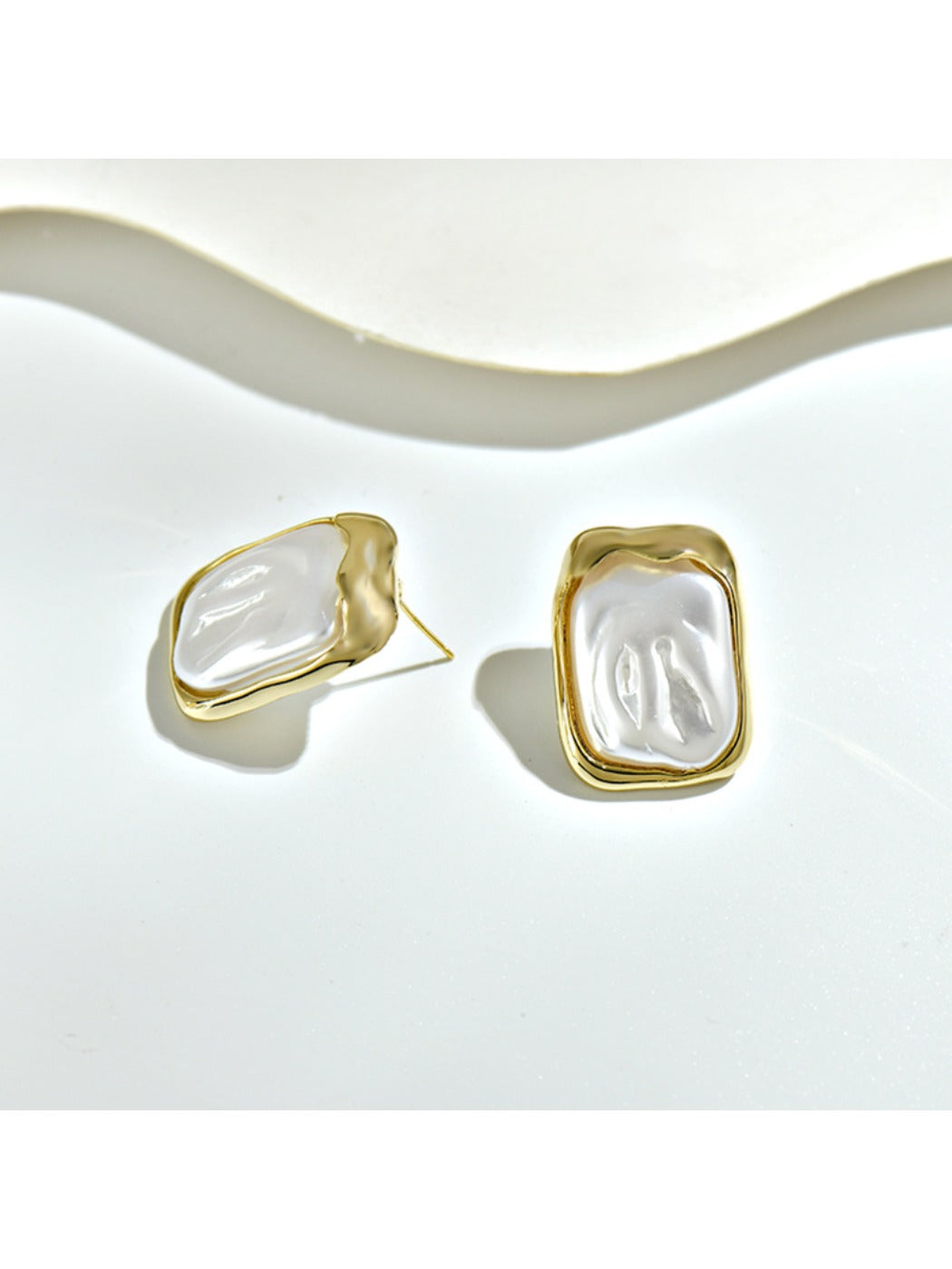 Earedge - Minimalist Geometric Square Earrings