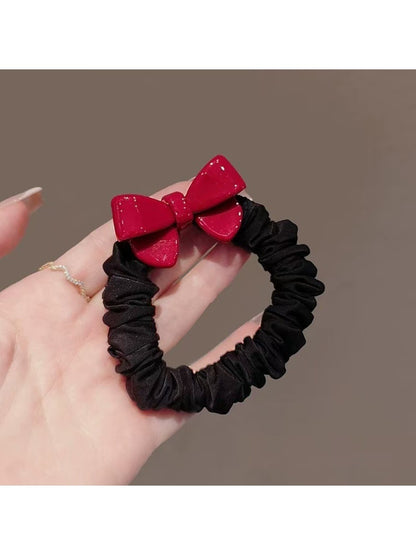 Gifty - Elegant Red Ruched Scrunchie