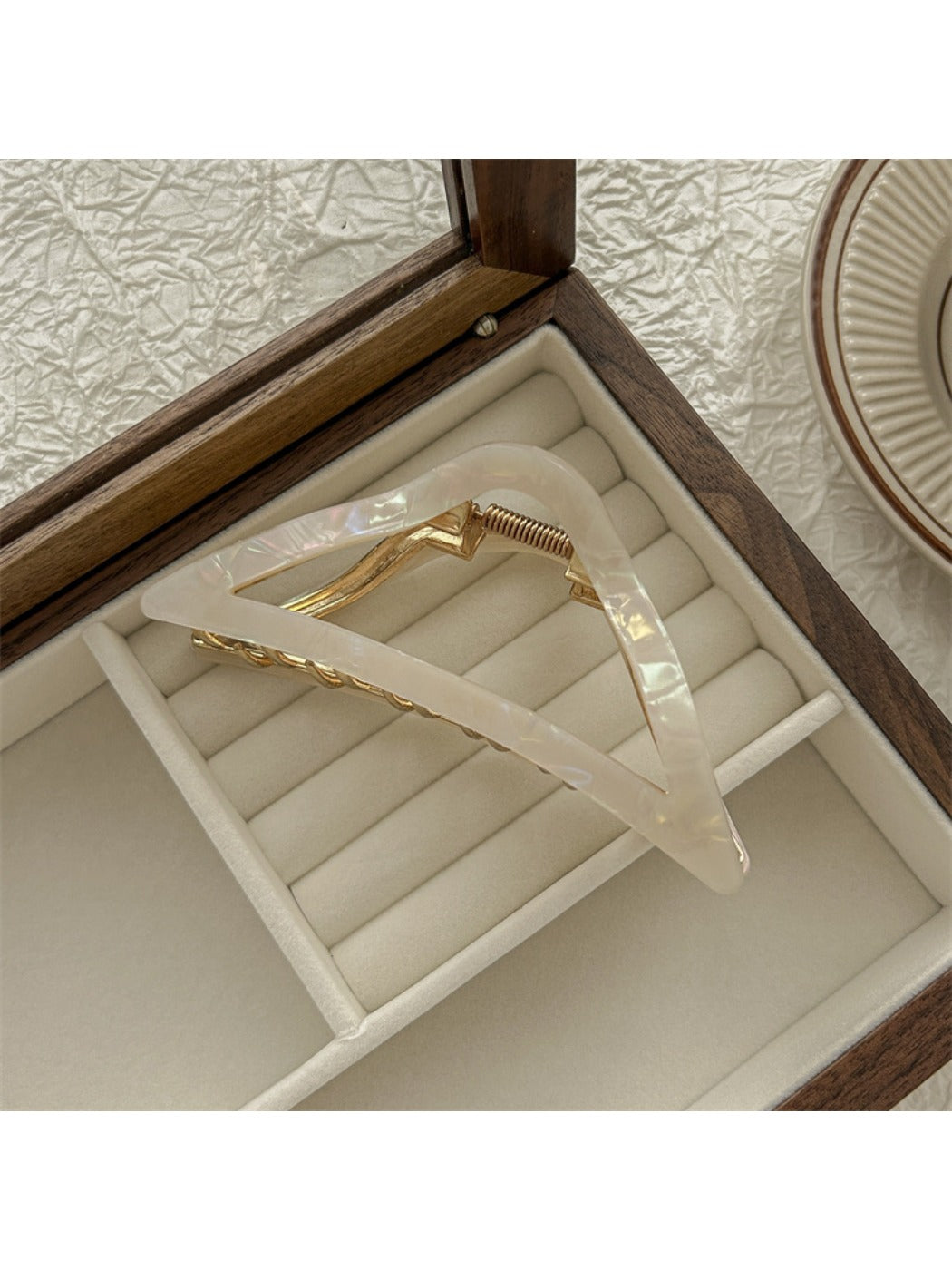 Beau claw clip holding hair, demonstrating size and grip