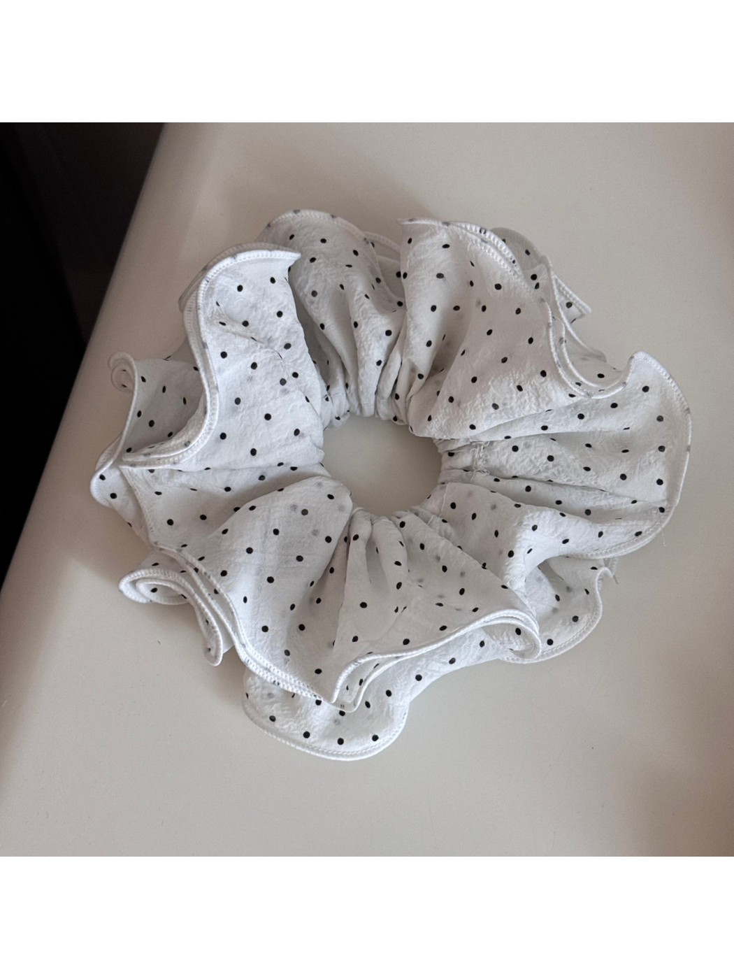 Gifty - Polka Dot Ruffle Trim Fabric Scrunchie